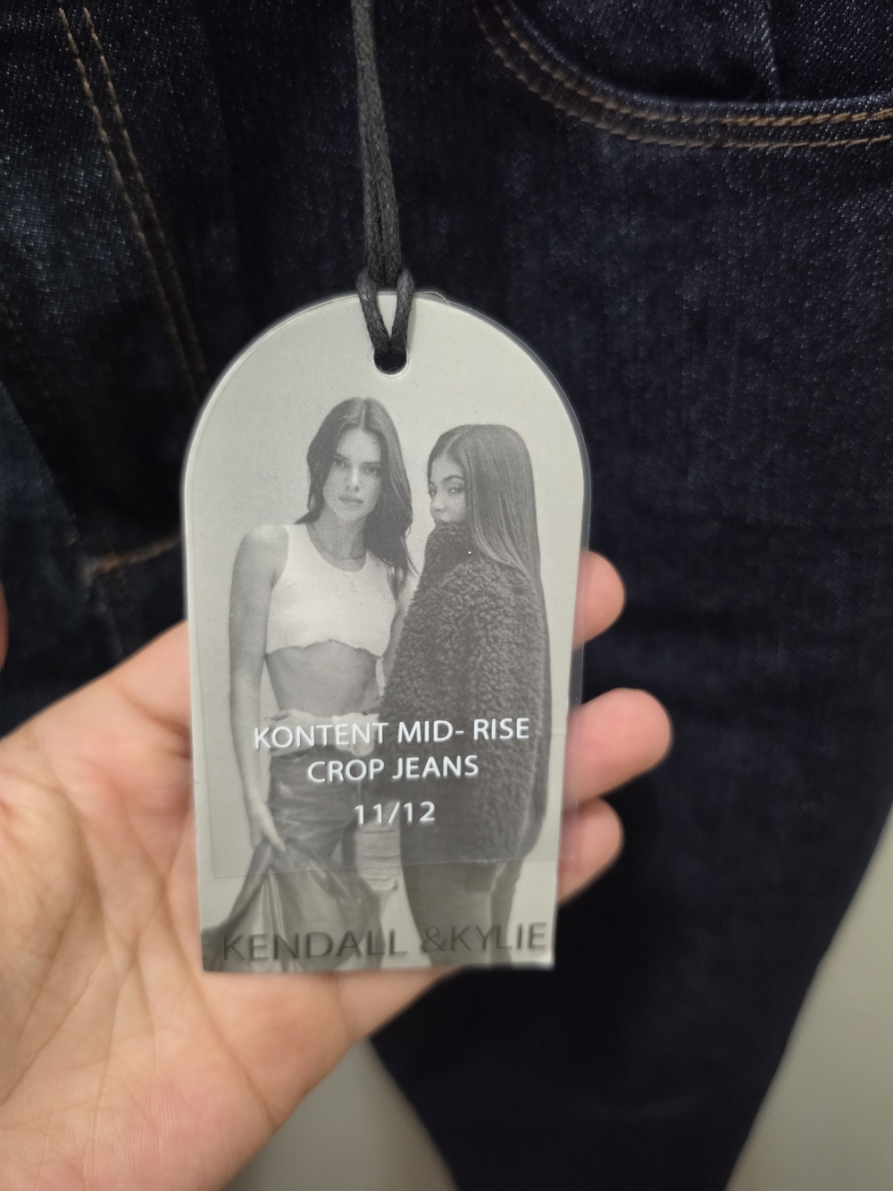 Kendall & Kylie Kontent Mid-Rise Crop Jeans - Picture 3 of 12